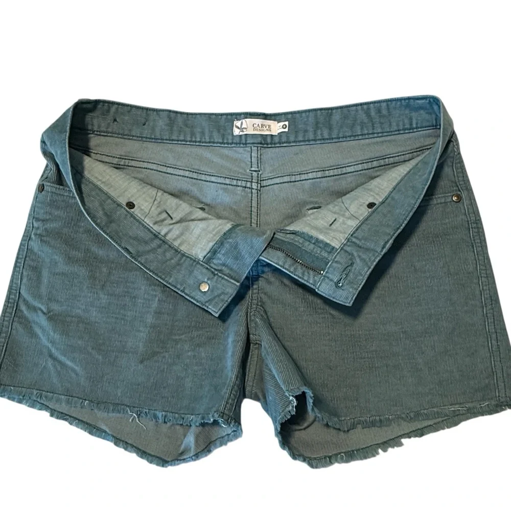 Carve Designs Shorts size 6 Corduroy green - Picture 3 of 6